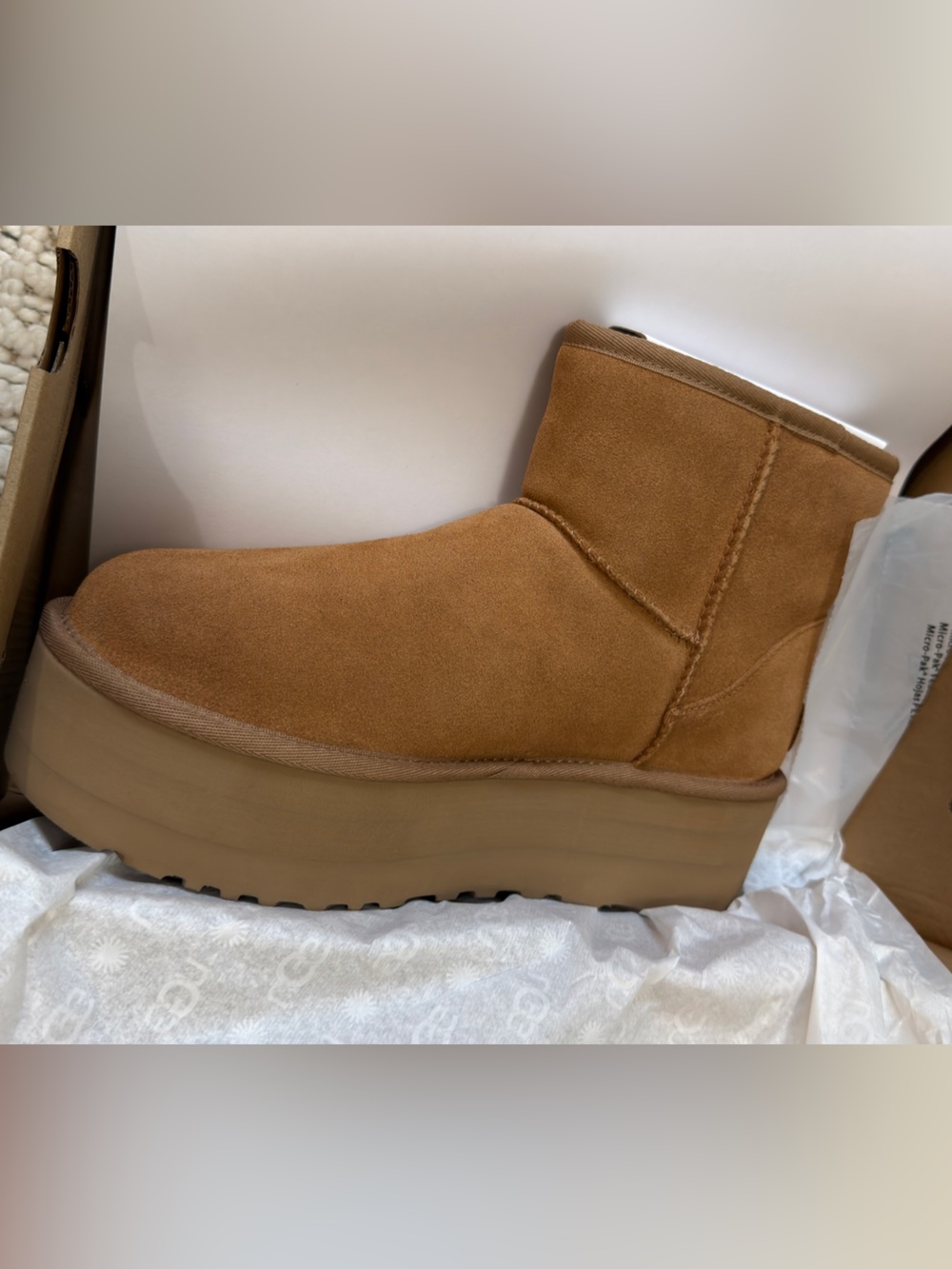 Women’s Ugg Mini Platform Boots Chestnut Size 10